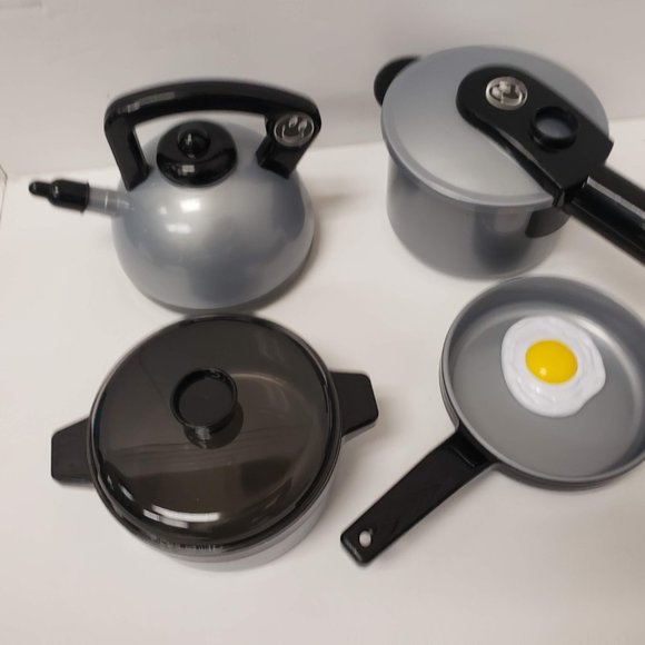 New Kitchen Pots and Pan Set - Picture 2 of 15